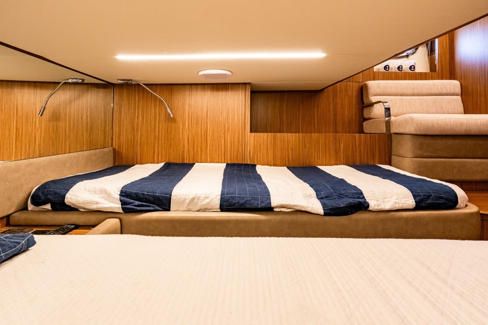 2018 Chris-Craft 44 Commander - Photo 60