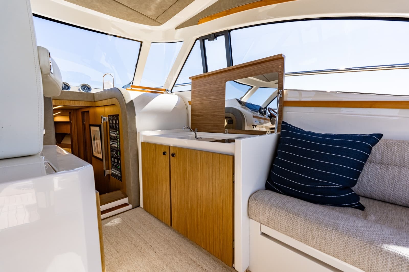 2018 Chris-Craft 44 Commander - Photo 48