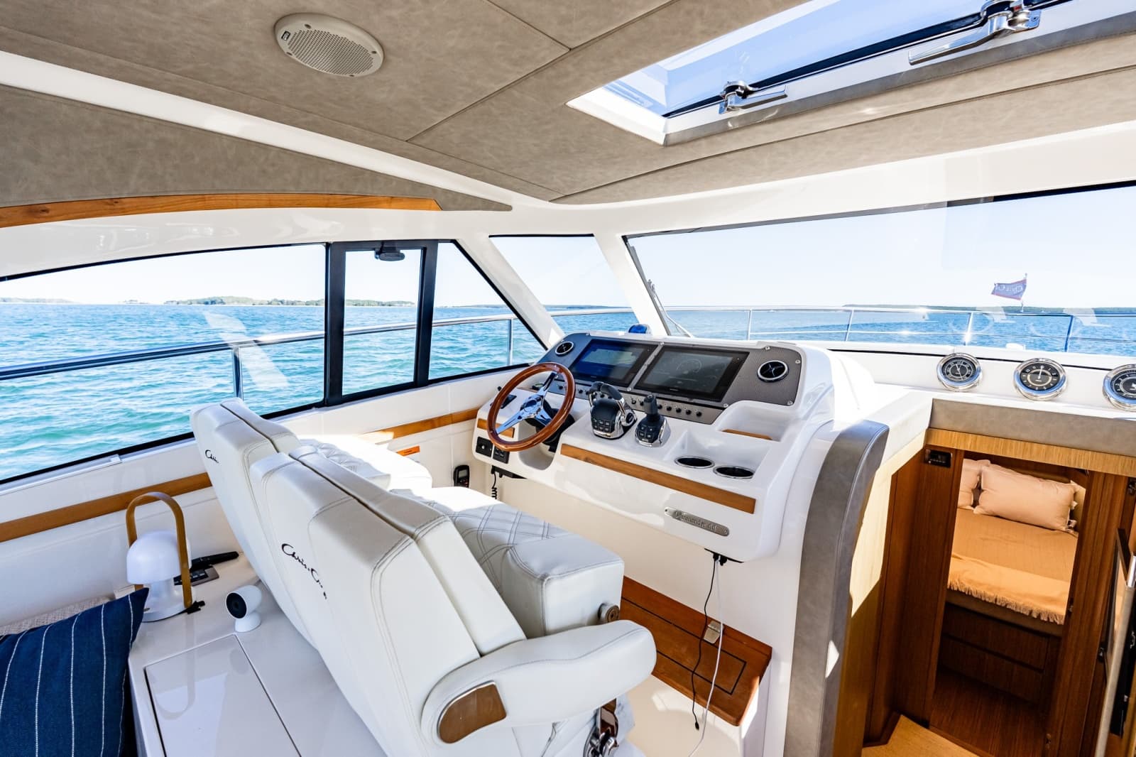 2018 Chris-Craft 44 Commander - Photo 26