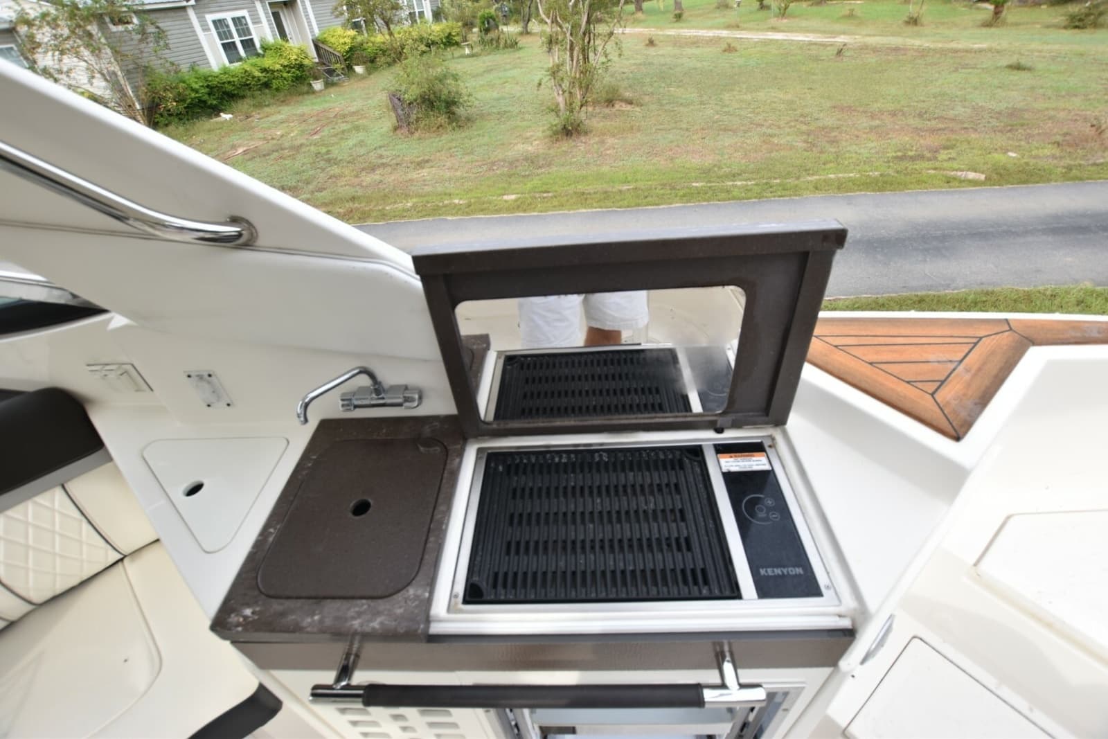 2018 Sea Ray 350SLX - Photo 15