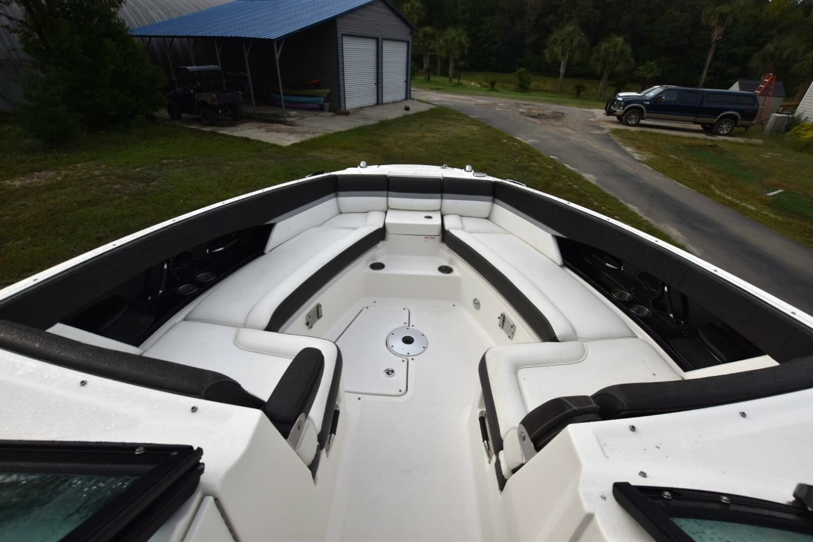 2018 Sea Ray 350SLX - Photo 7
