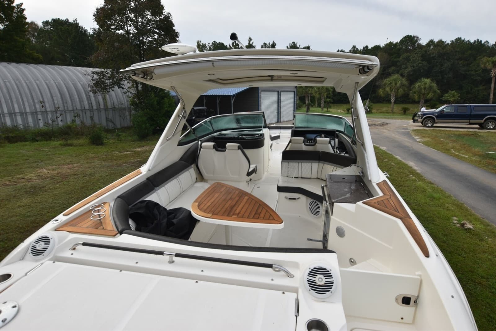 2018 Sea Ray 350SLX - Photo 3