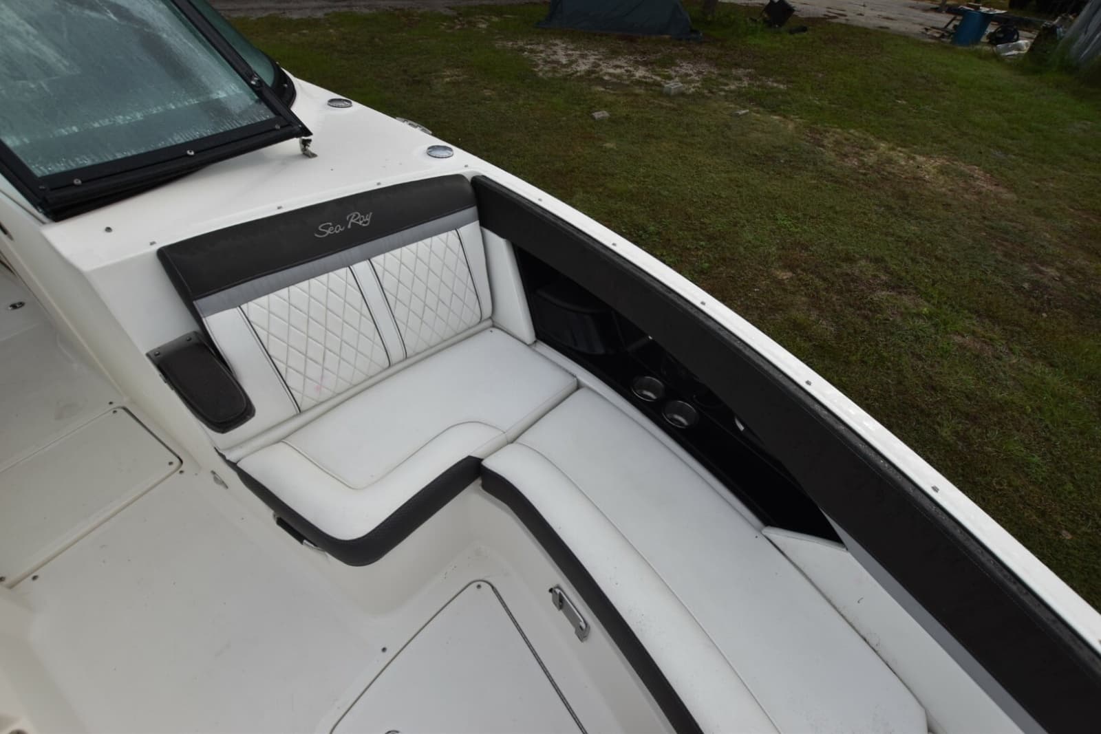 2018 Sea Ray 350SLX - Photo 11