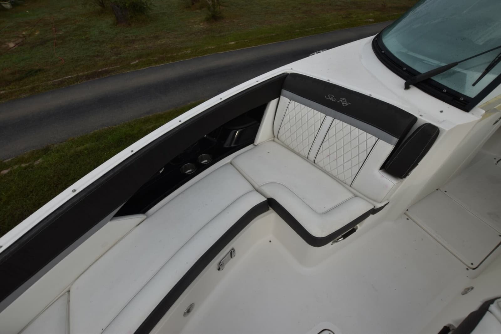 2018 Sea Ray 350SLX - Photo 10