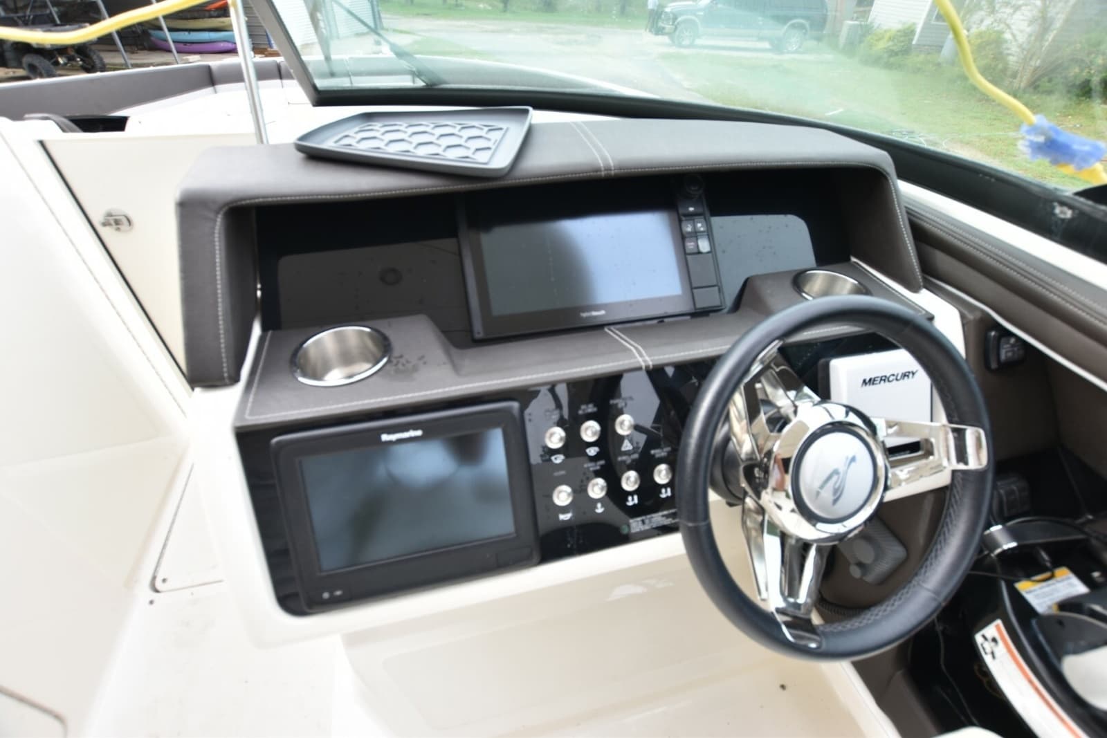 2018 Sea Ray 350SLX - Photo 18