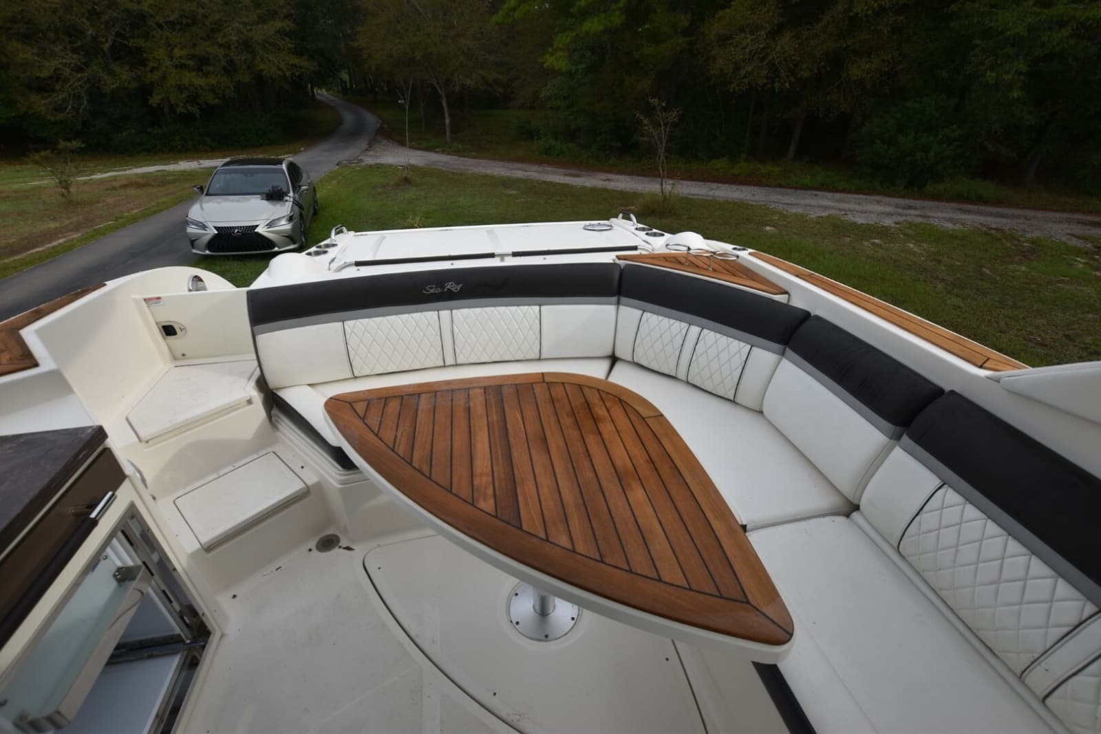 2018 Sea Ray 350SLX - Photo 16