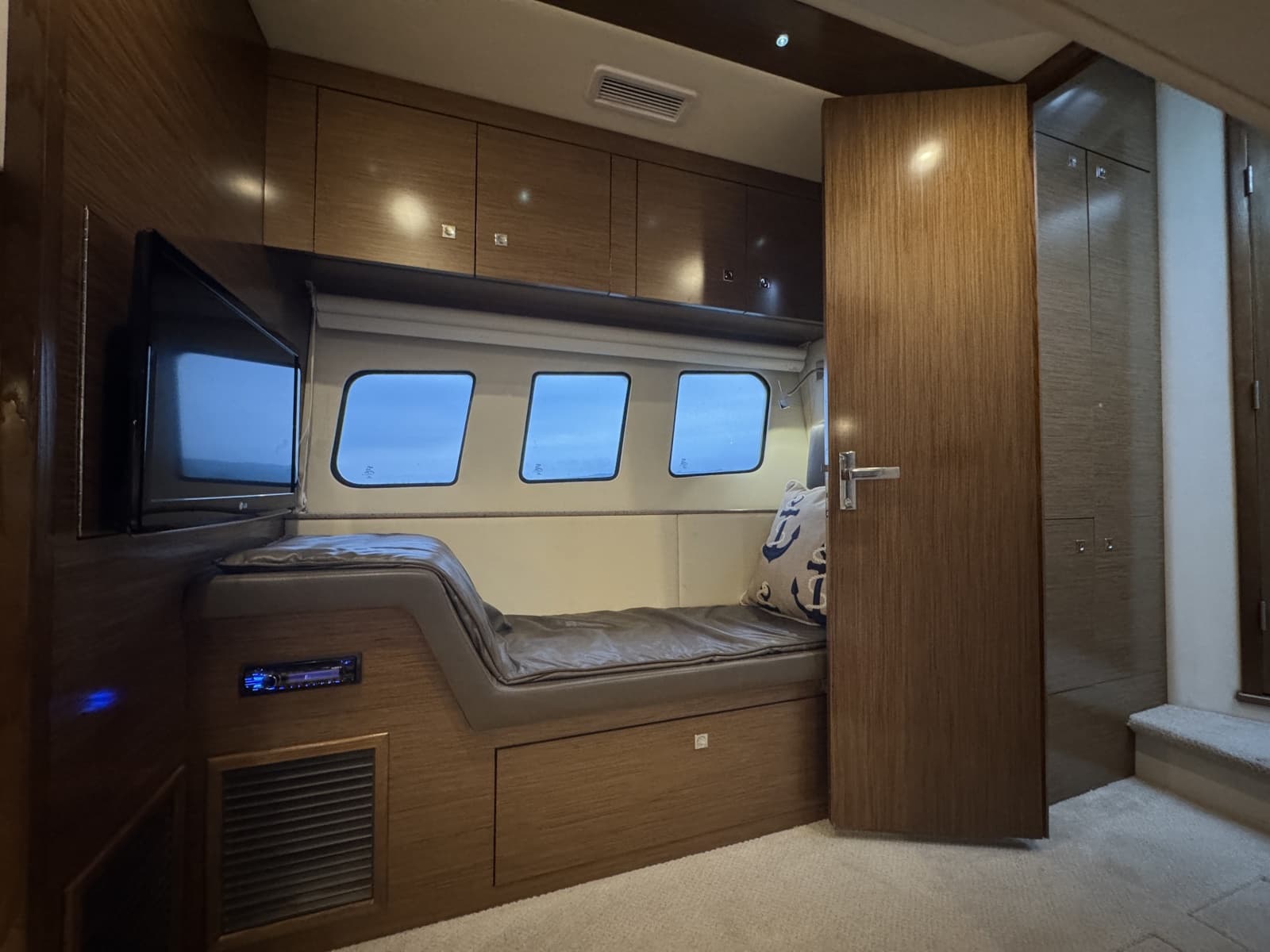 2013 Cruisers Yachts 45 Cantius - Photo 31
