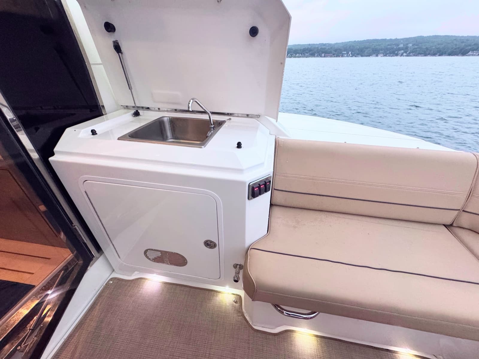 2013 Cruisers Yachts 45 Cantius - Photo 15