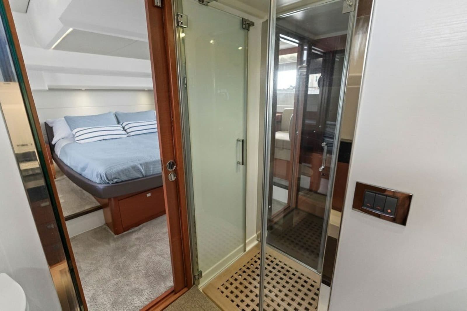 2015 Prestige 550 - Photo 62