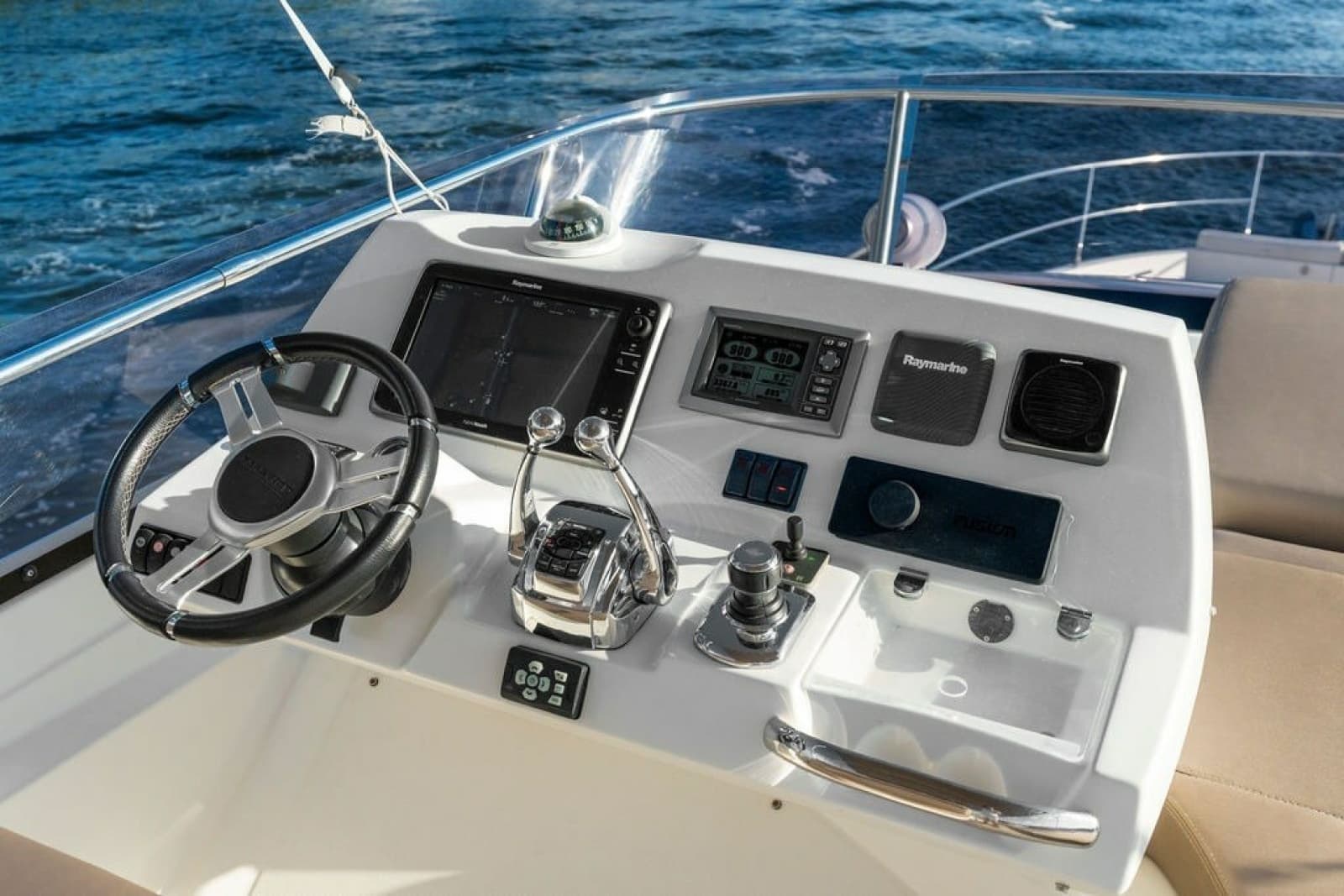 2015 Prestige 550 - Photo 35