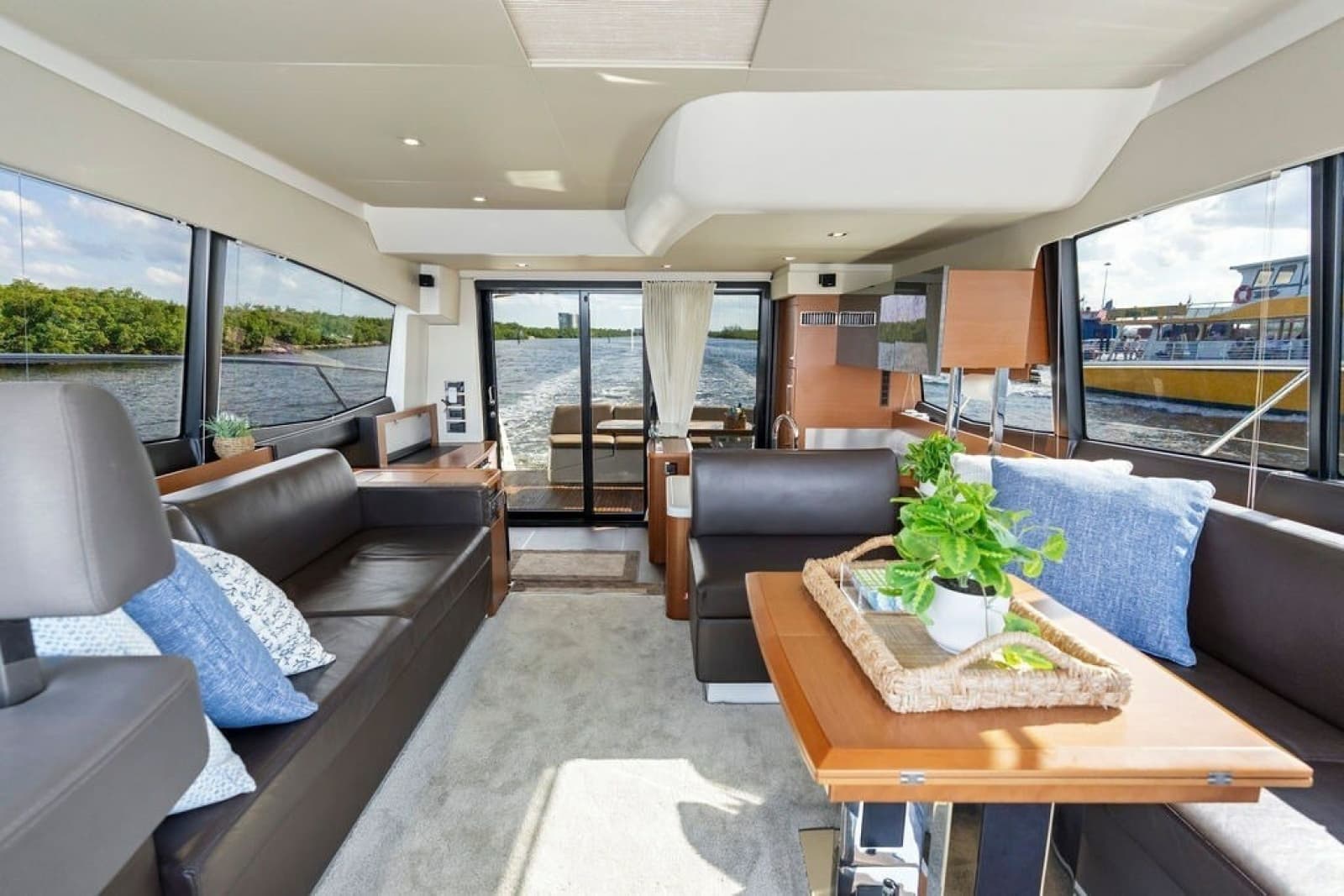 2015 Prestige 550 - Photo 47