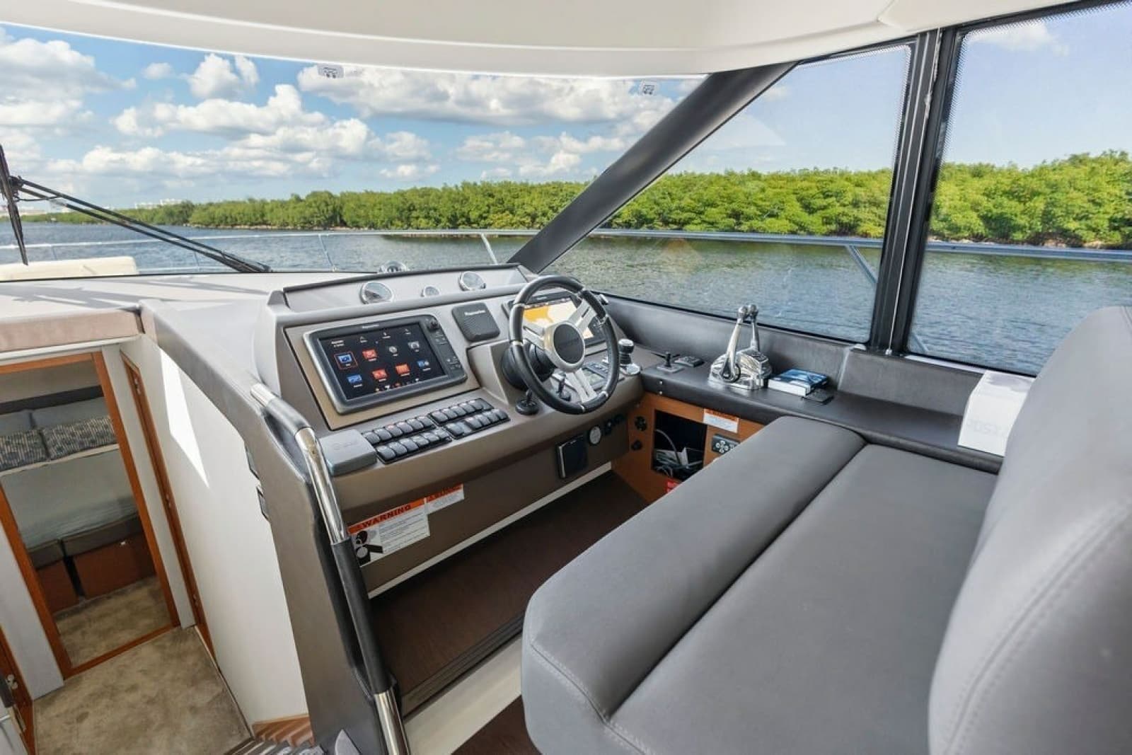 2015 Prestige 550 - Photo 51