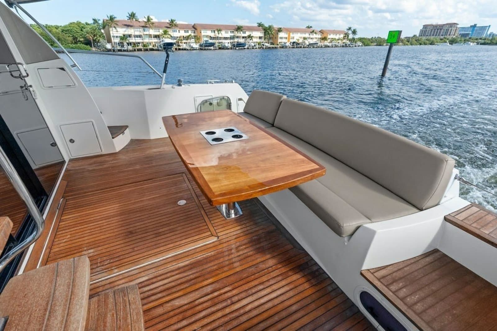 2015 Prestige 550 - Photo 34