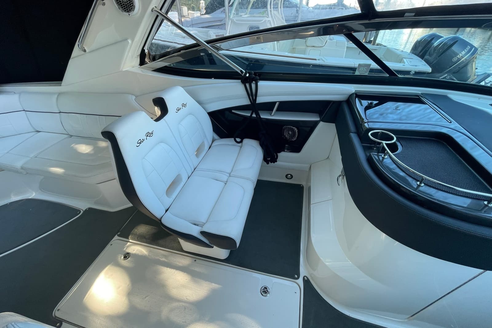 2015 Sea Ray SLX 350 - Photo 15