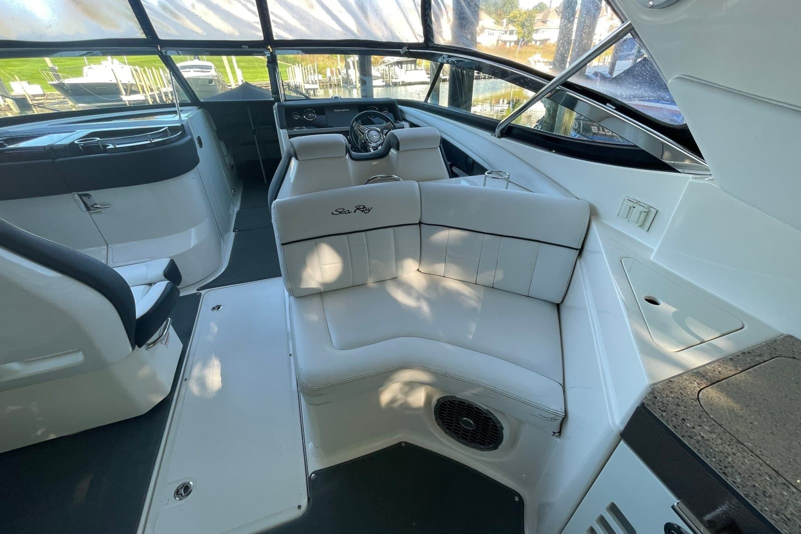 2015 Sea Ray SLX 350 - Photo 13