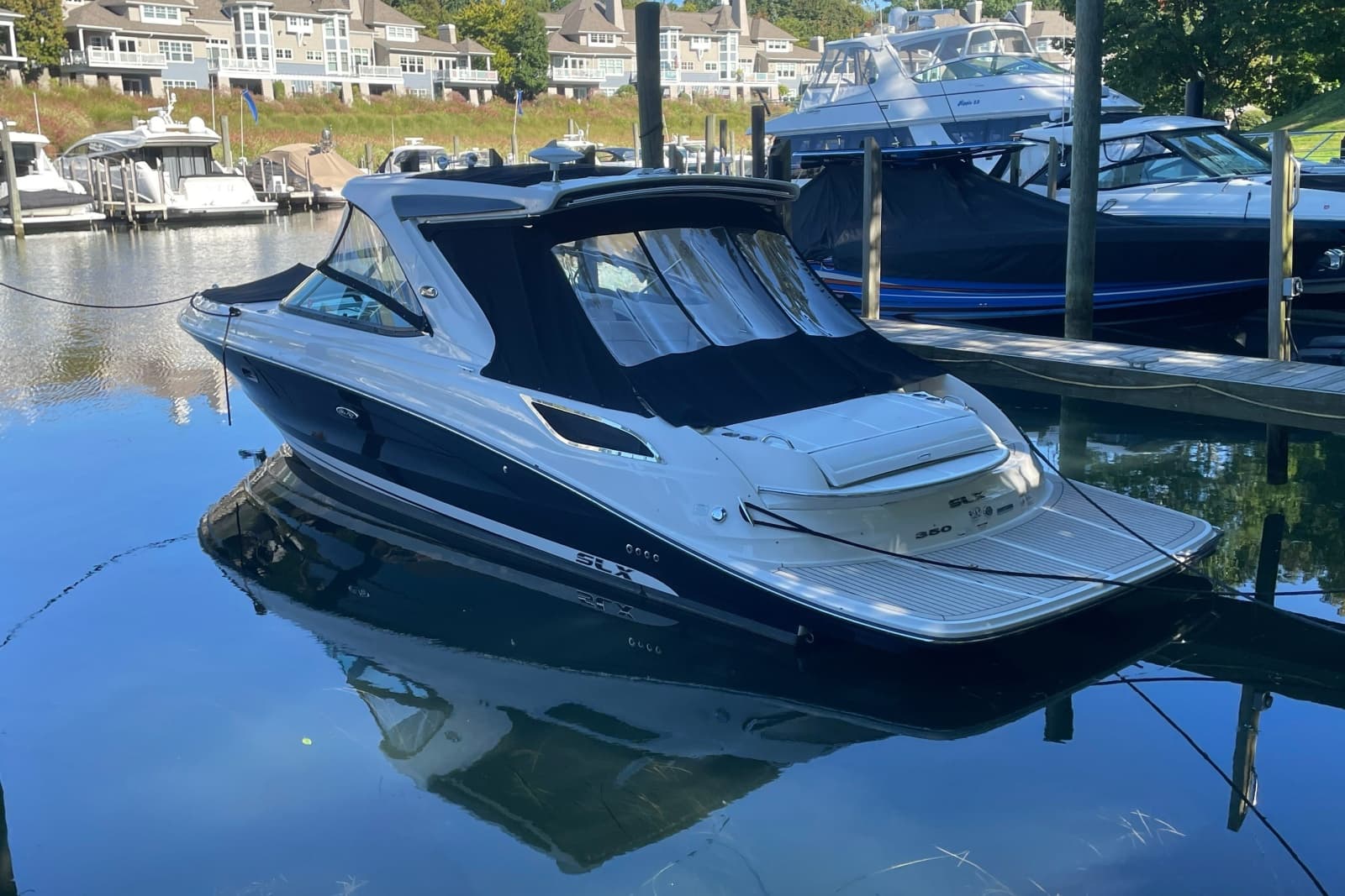 2015 Sea Ray SLX 350 - Photo 1