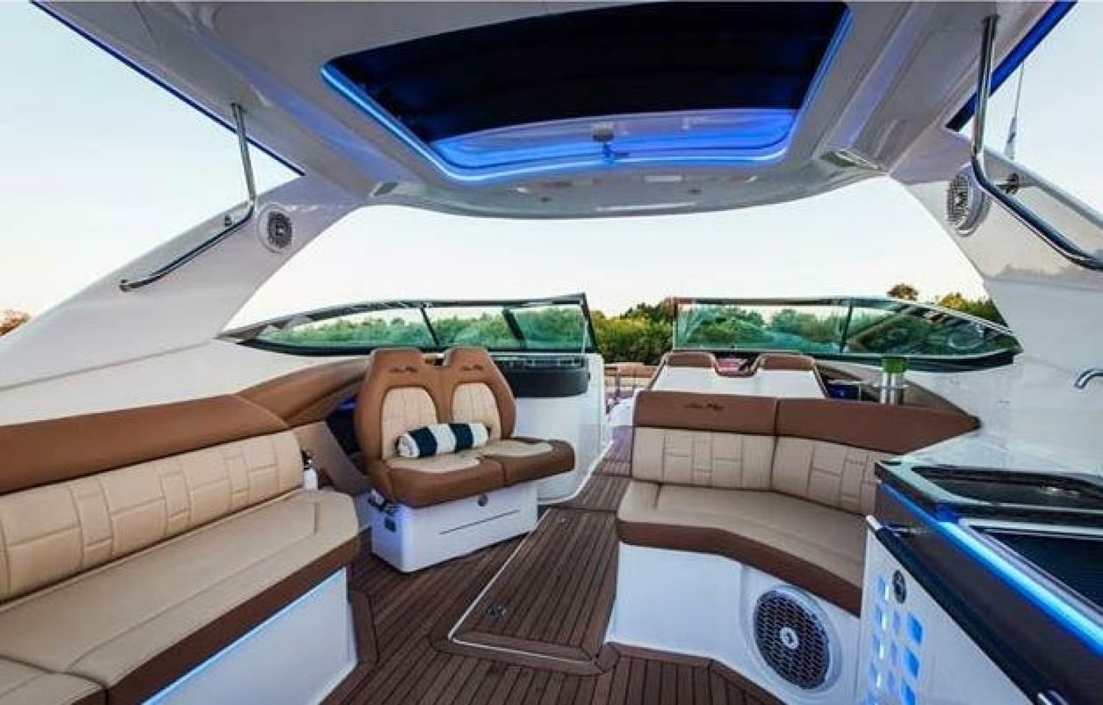 2015 Sea Ray SLX 350 - Photo 26
