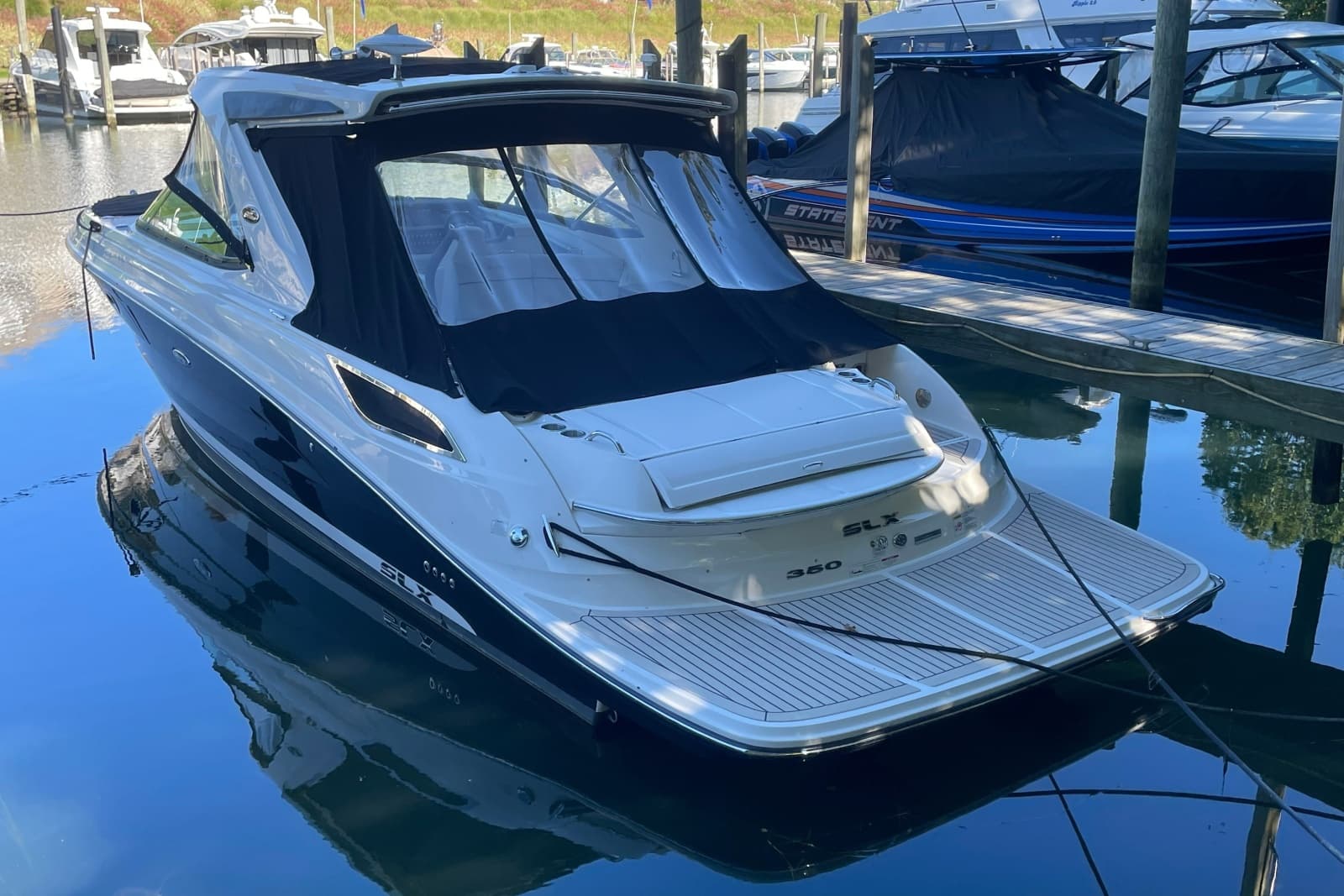 2015 Sea Ray SLX 350 - Photo 2