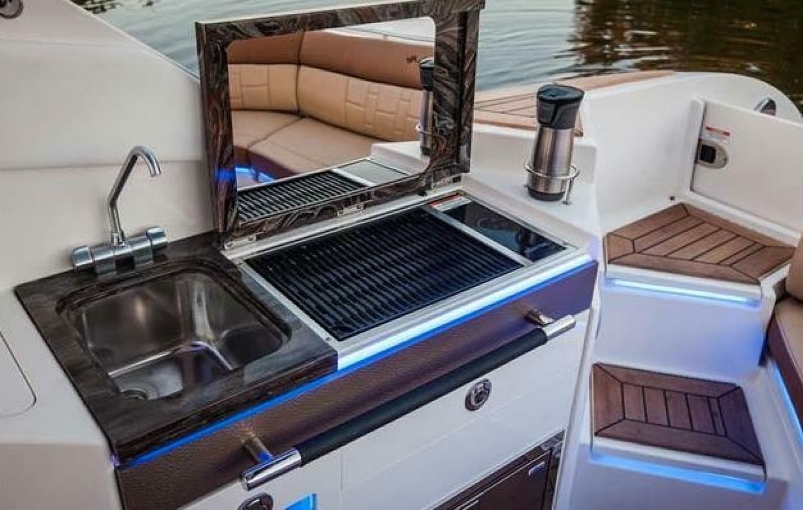 2015 Sea Ray SLX 350 - Photo 29
