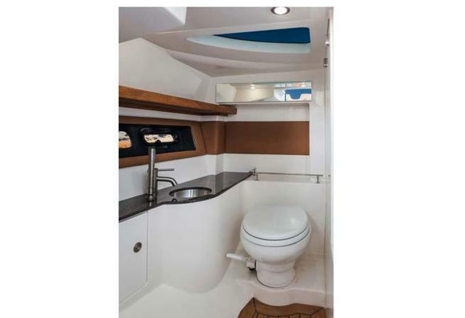 2015 Sea Ray SLX 350 - Photo 32