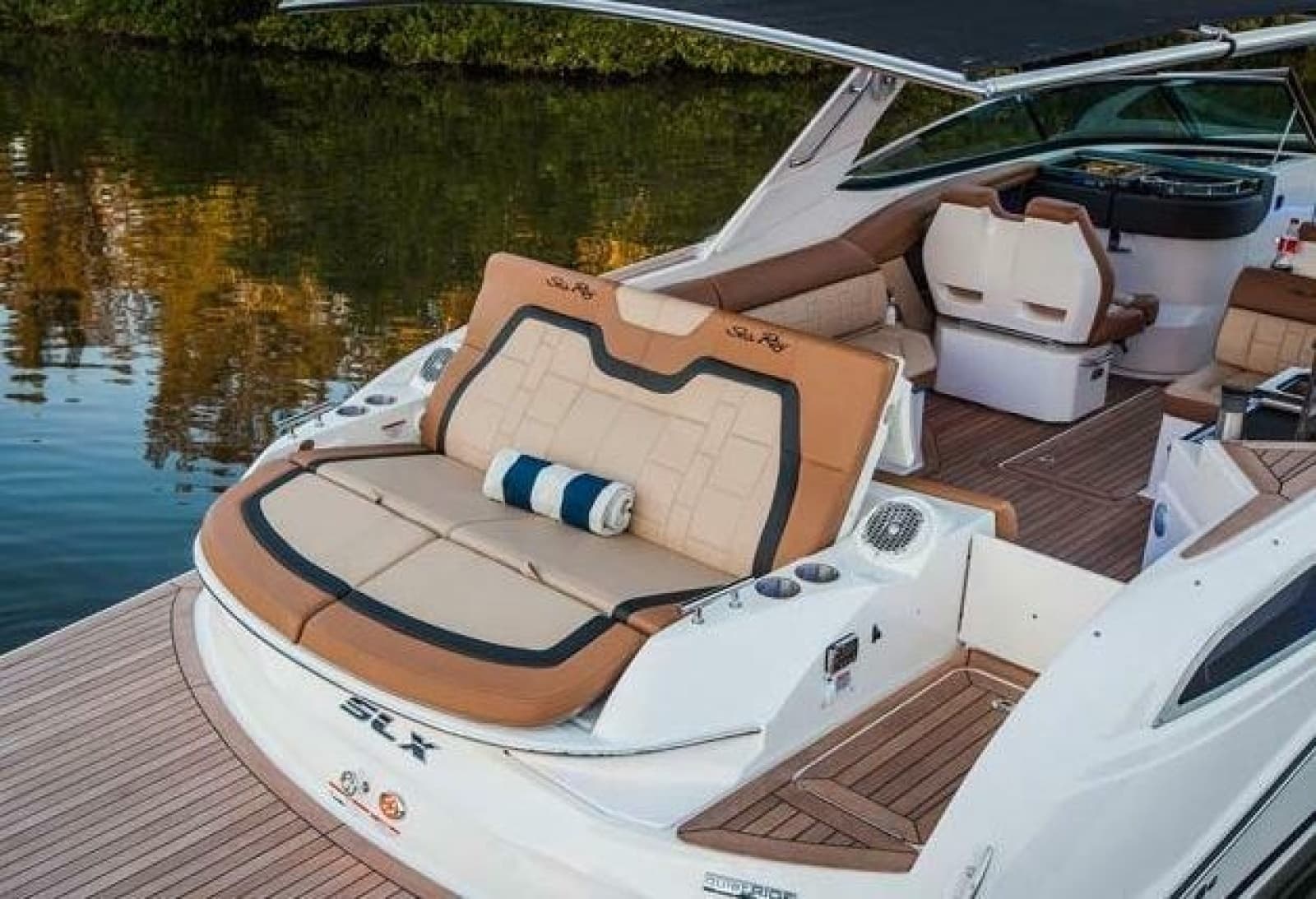 2015 Sea Ray SLX 350 - Photo 30