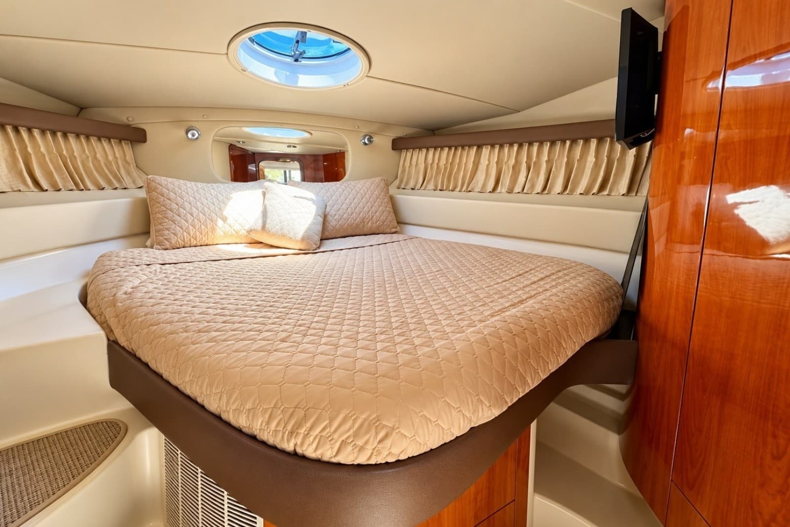 2009 Regal 4080 Sportyacht - Photo 9