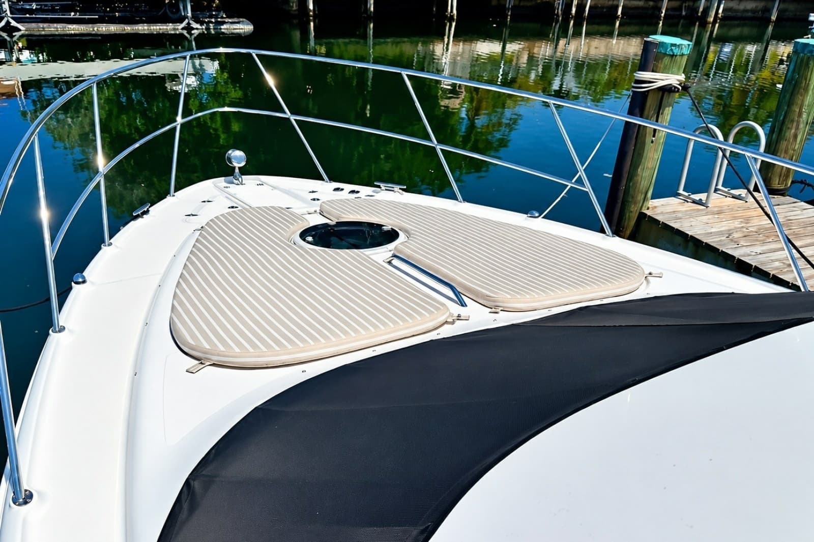 2009 Regal 4080 Sportyacht - Photo 2