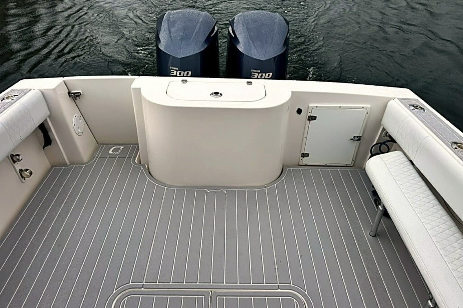 2003 Contender 35 Side Console - Photo 12