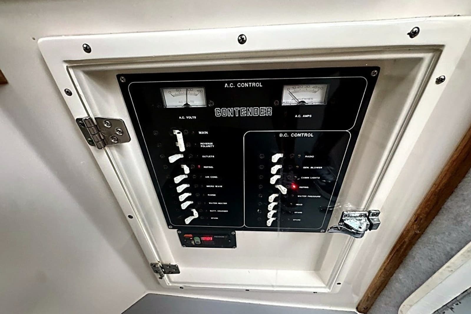 2003 Contender 35 Side Console - Photo 16