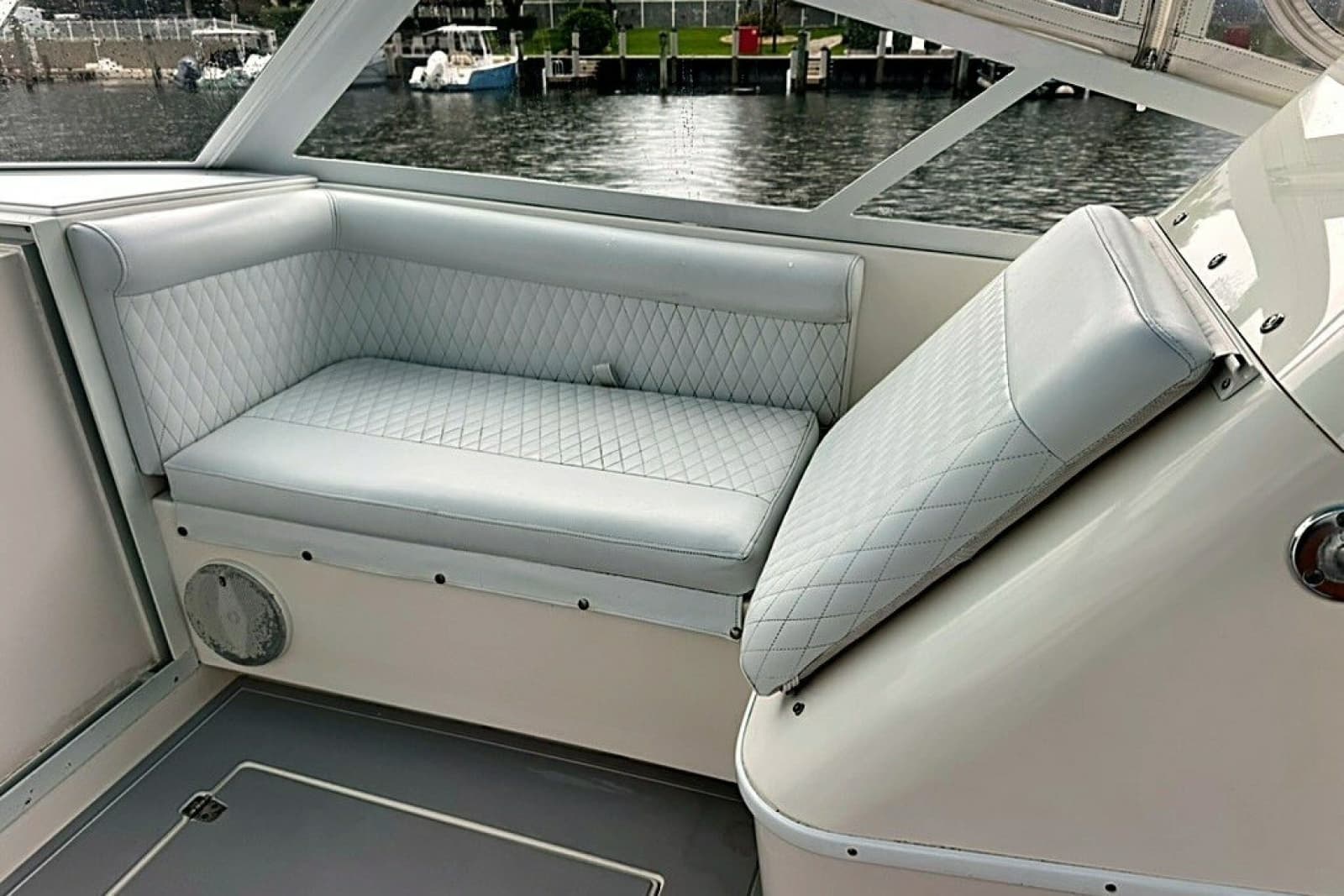 2003 Contender 35 Side Console - Photo 10