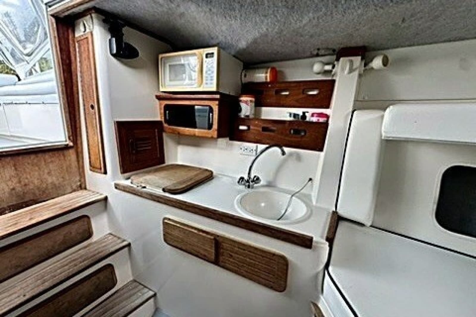 2003 Contender 35 Side Console - Photo 13