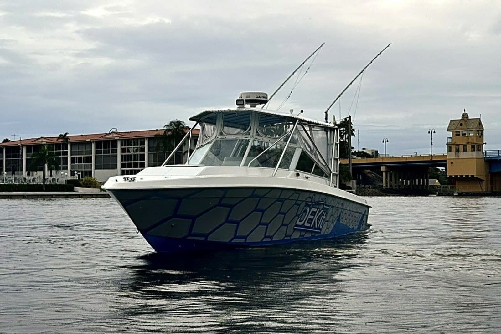 2003 Contender 35 Side Console - Photo 2