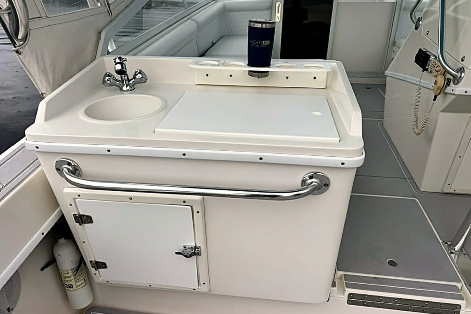 2003 Contender 35 Side Console - Photo 11