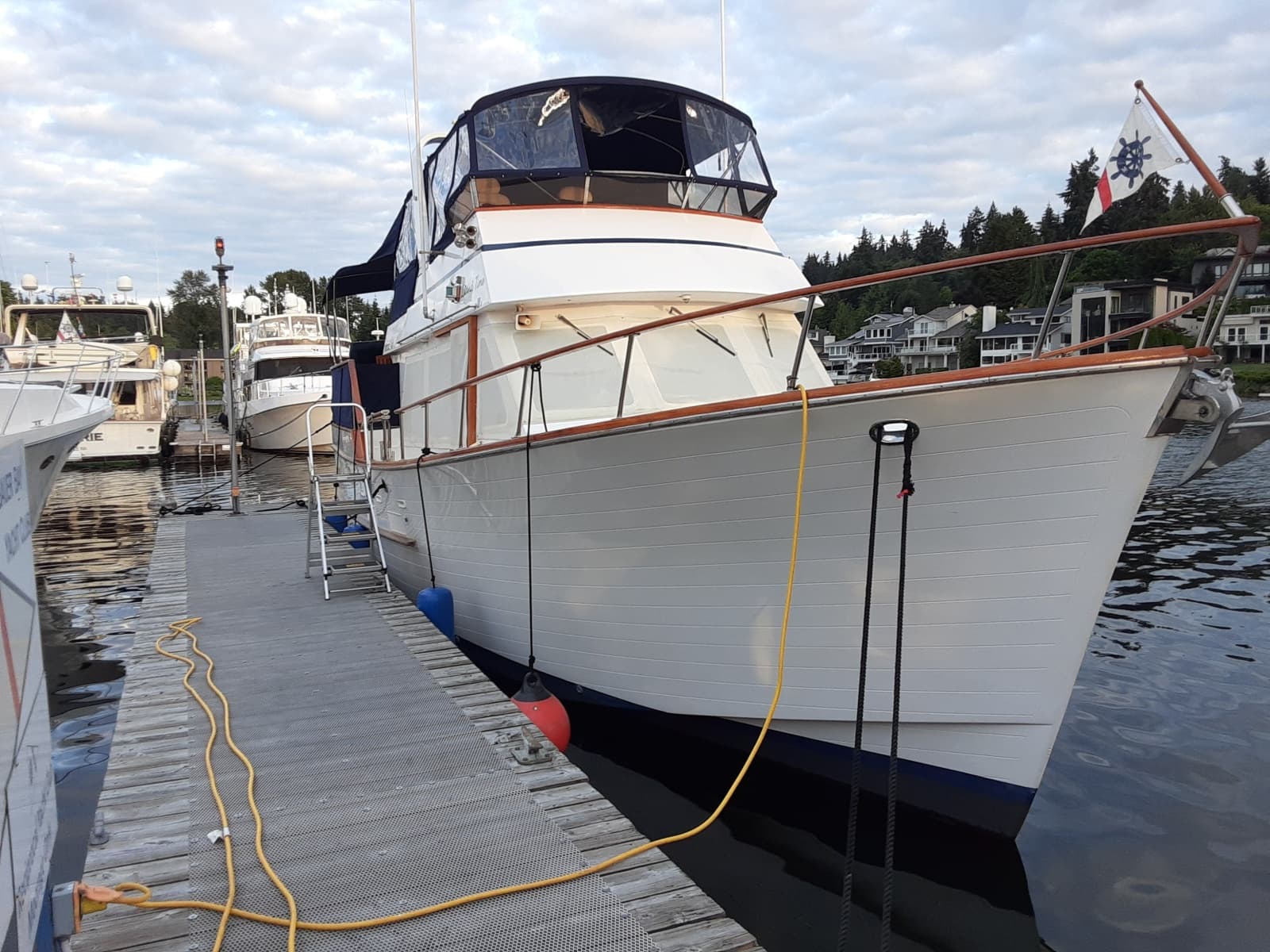 1983 Ocean Alexander 43 Sun Deck - Photo 2