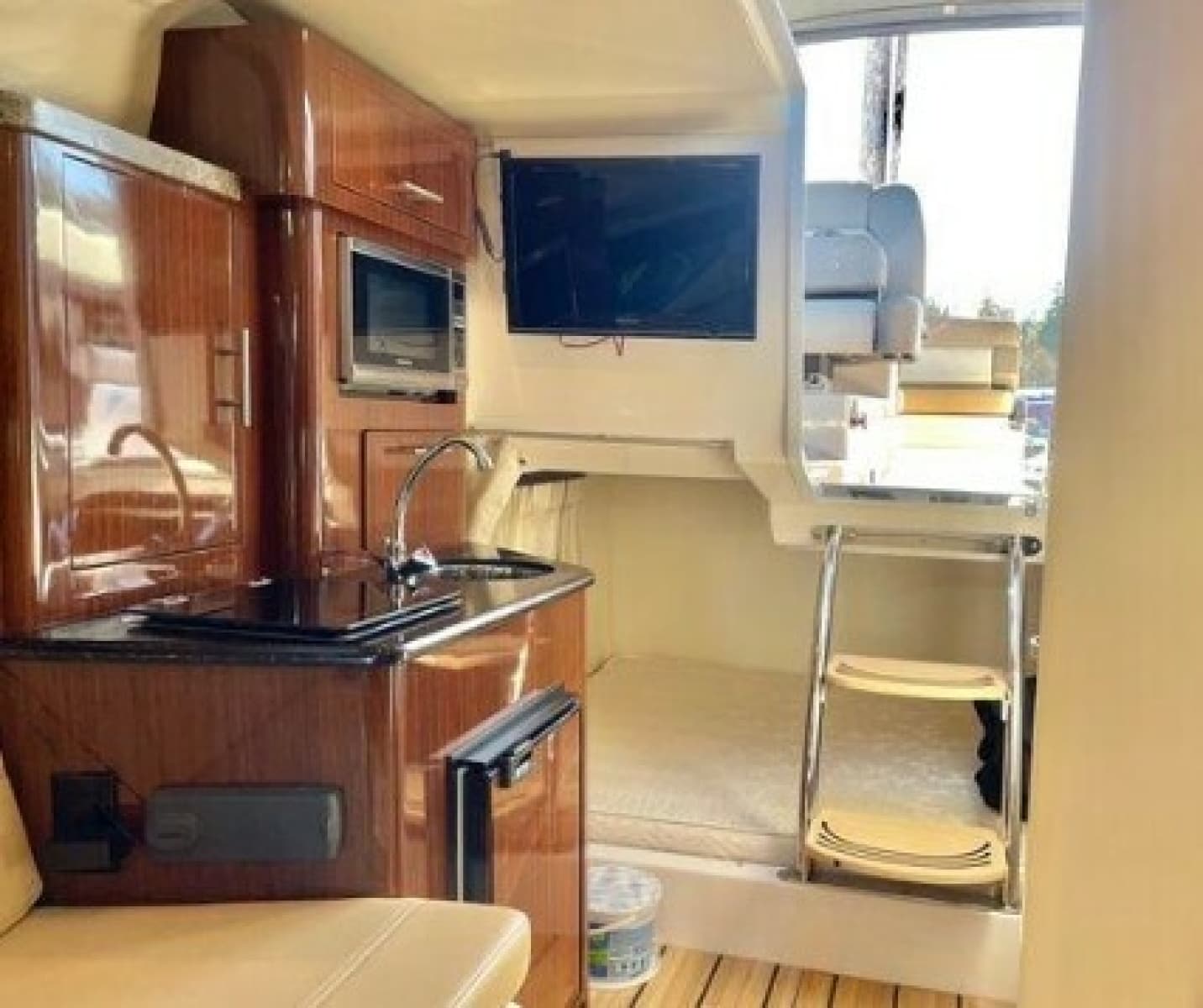 2014 Regal 28 Express - Photo 16