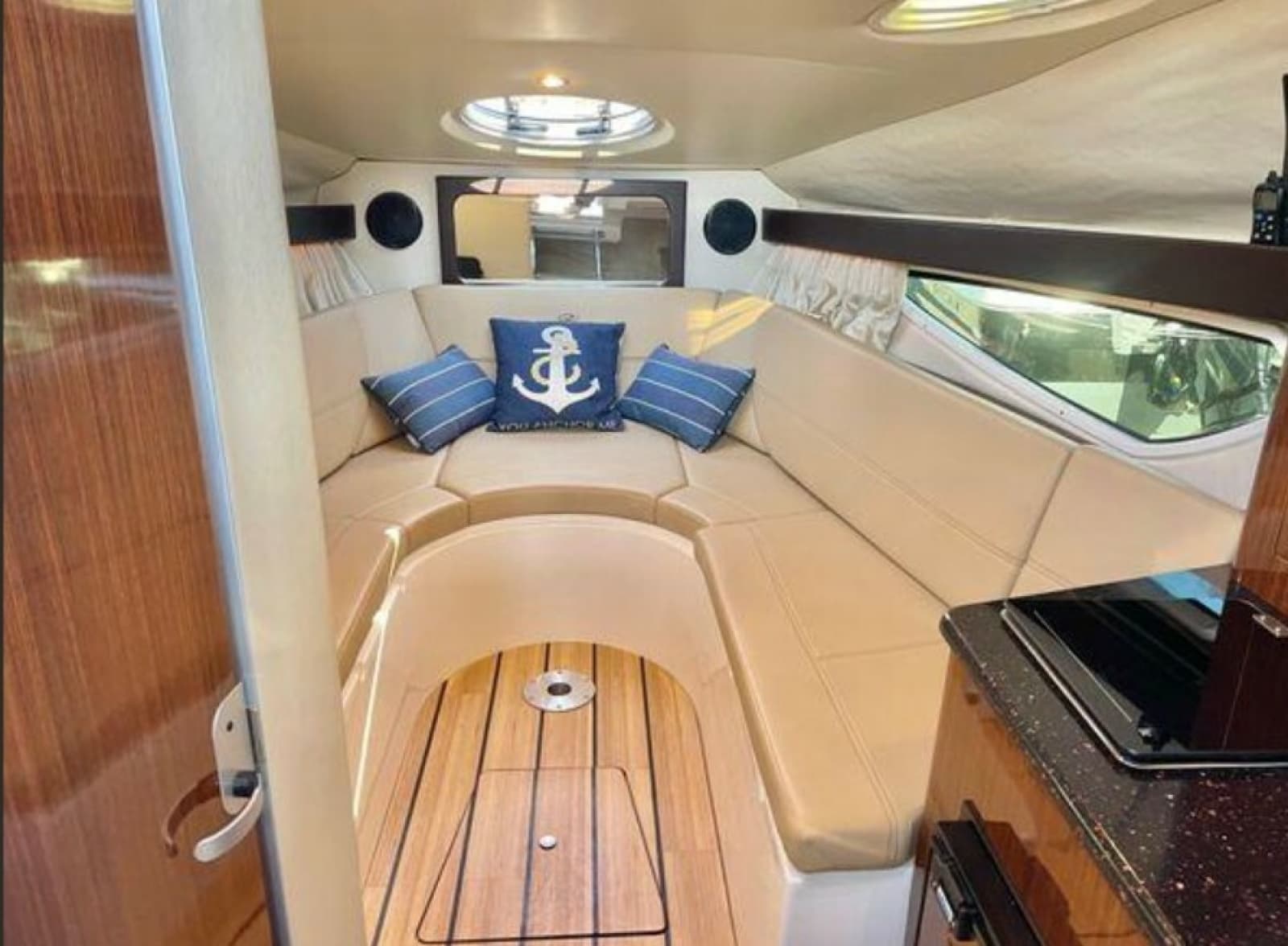 2014 Regal 28 Express - Photo 17