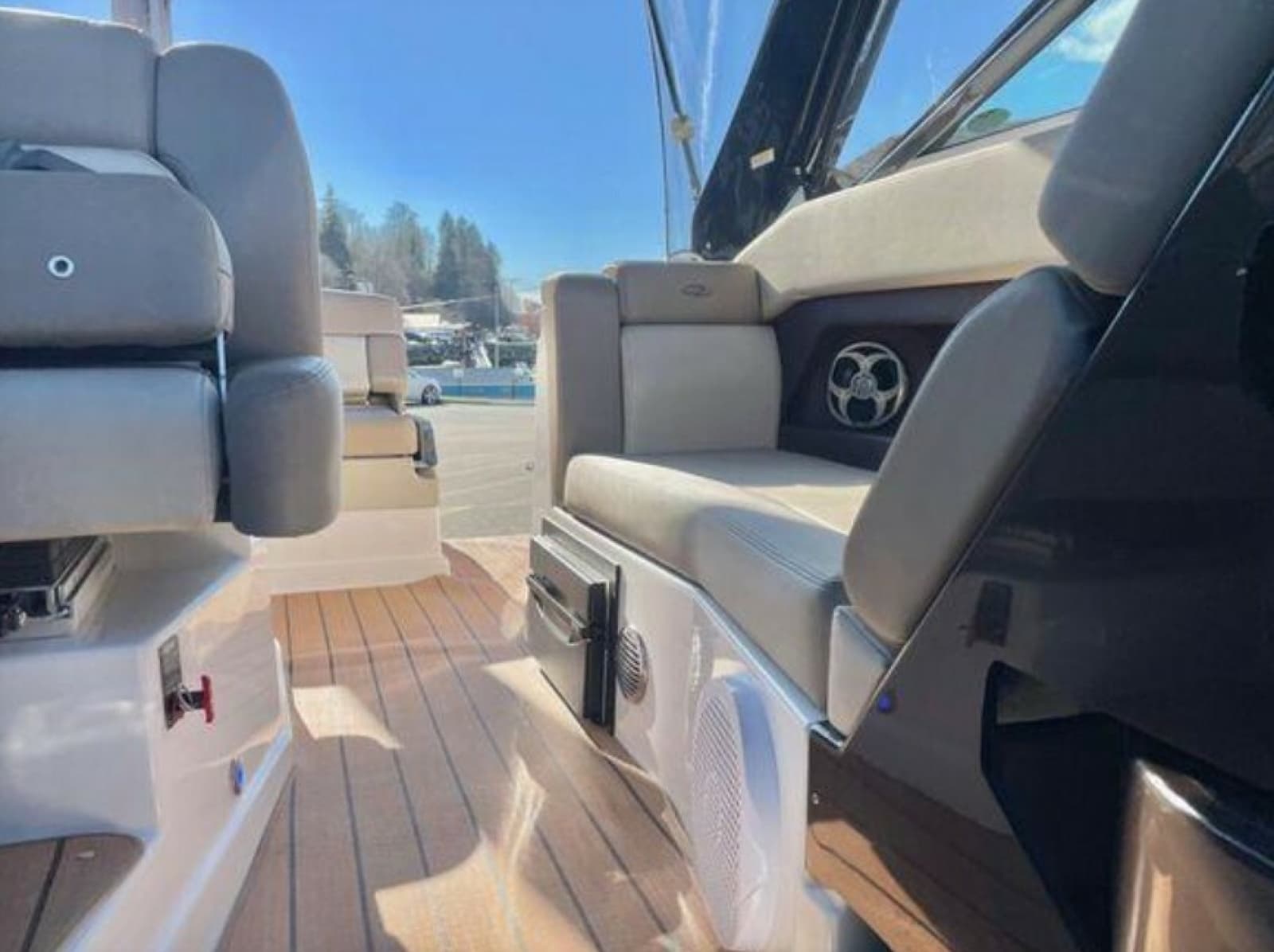 2014 Regal 28 Express - Photo 8