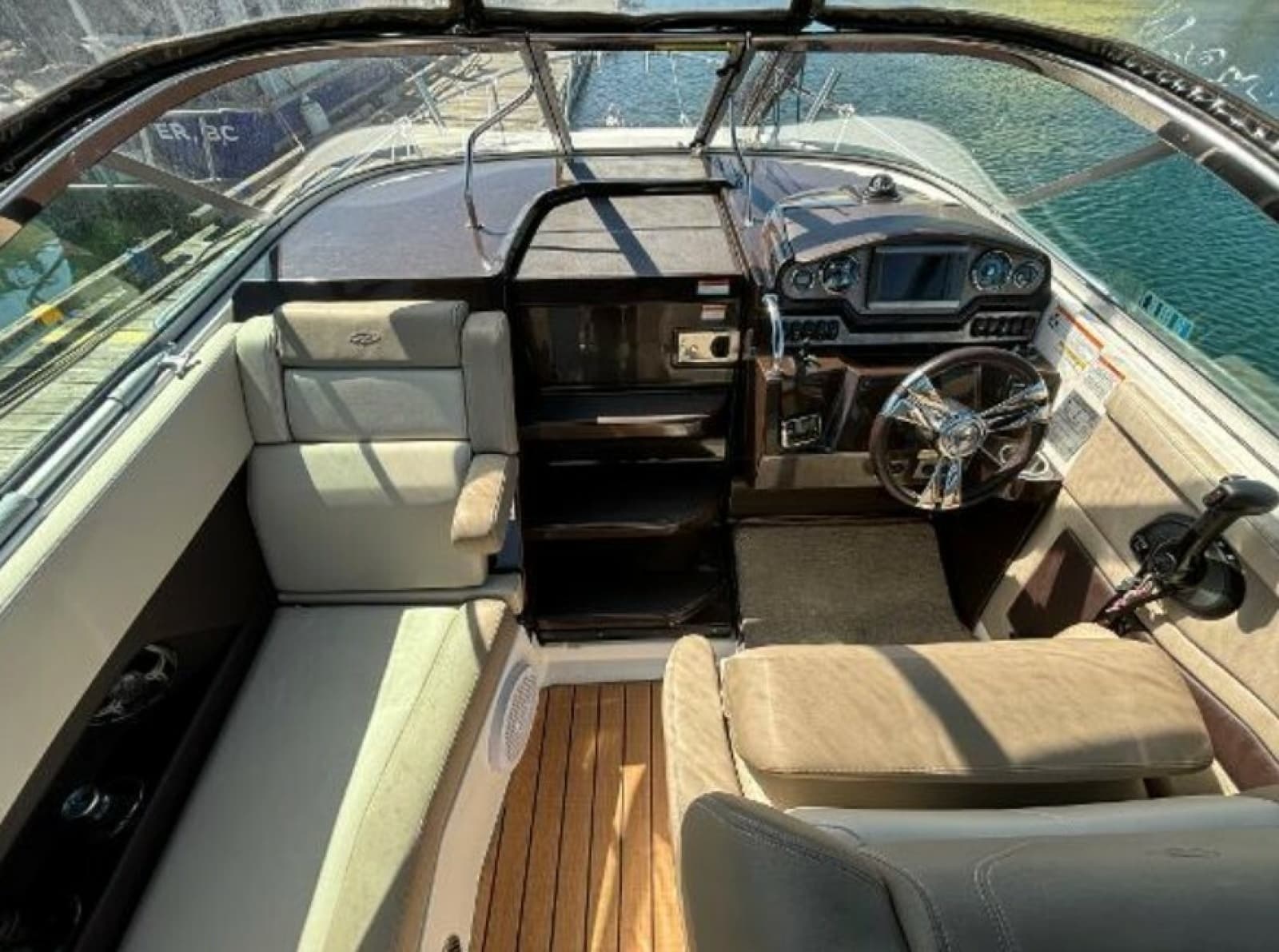 2014 Regal 28 Express - Photo 6