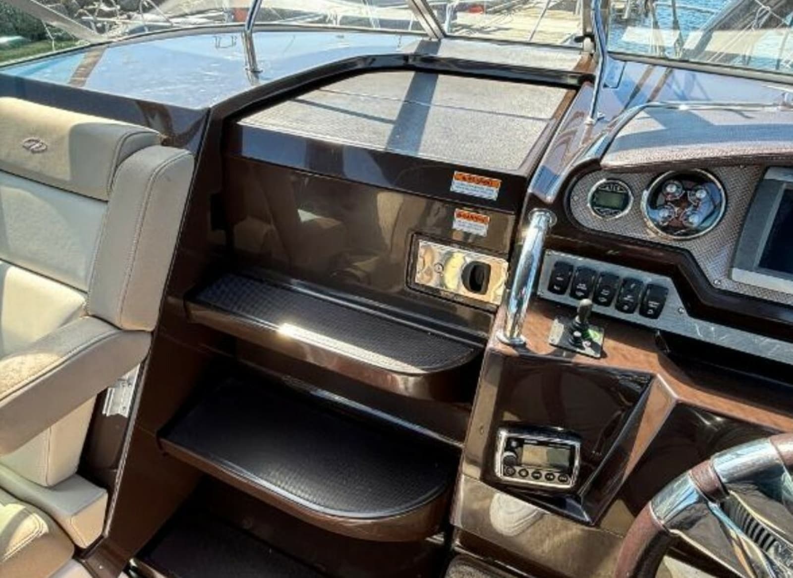2014 Regal 28 Express - Photo 11