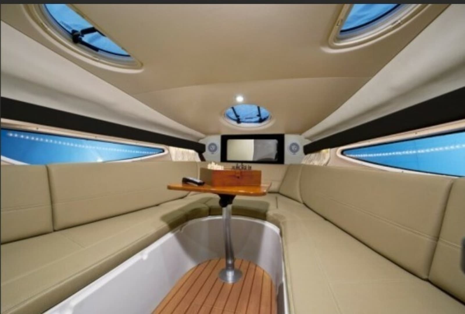 2014 Regal 28 Express - Photo 15
