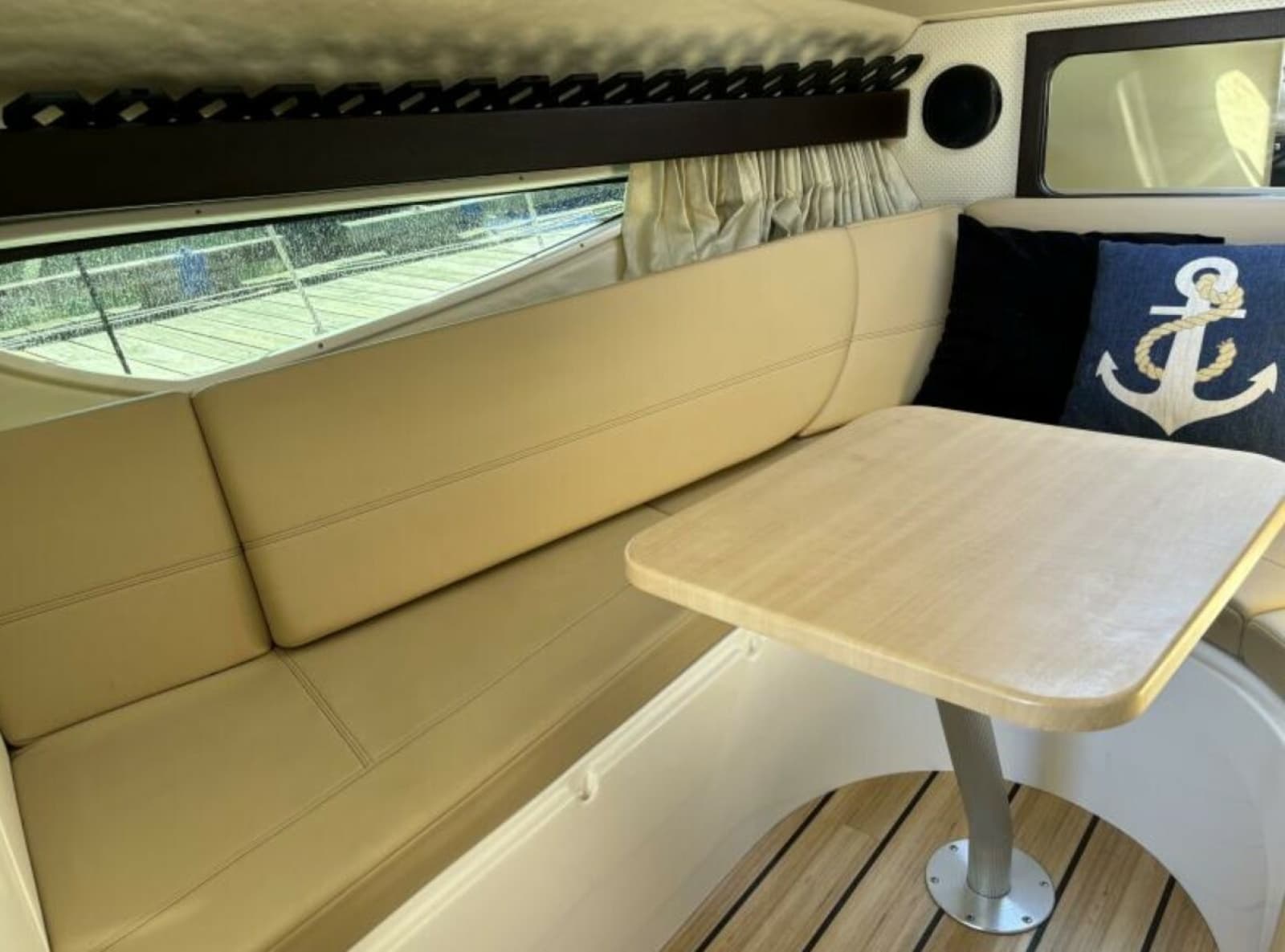 2014 Regal 28 Express - Photo 19