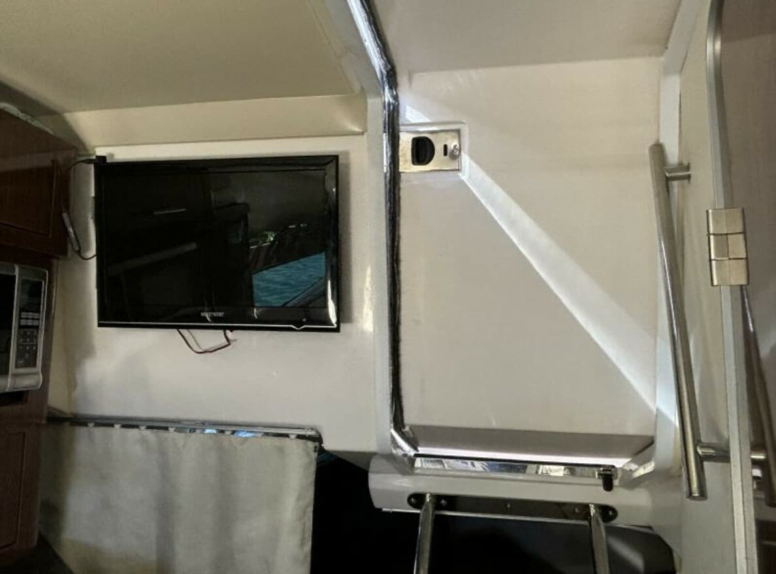 2014 Regal 28 Express - Photo 23