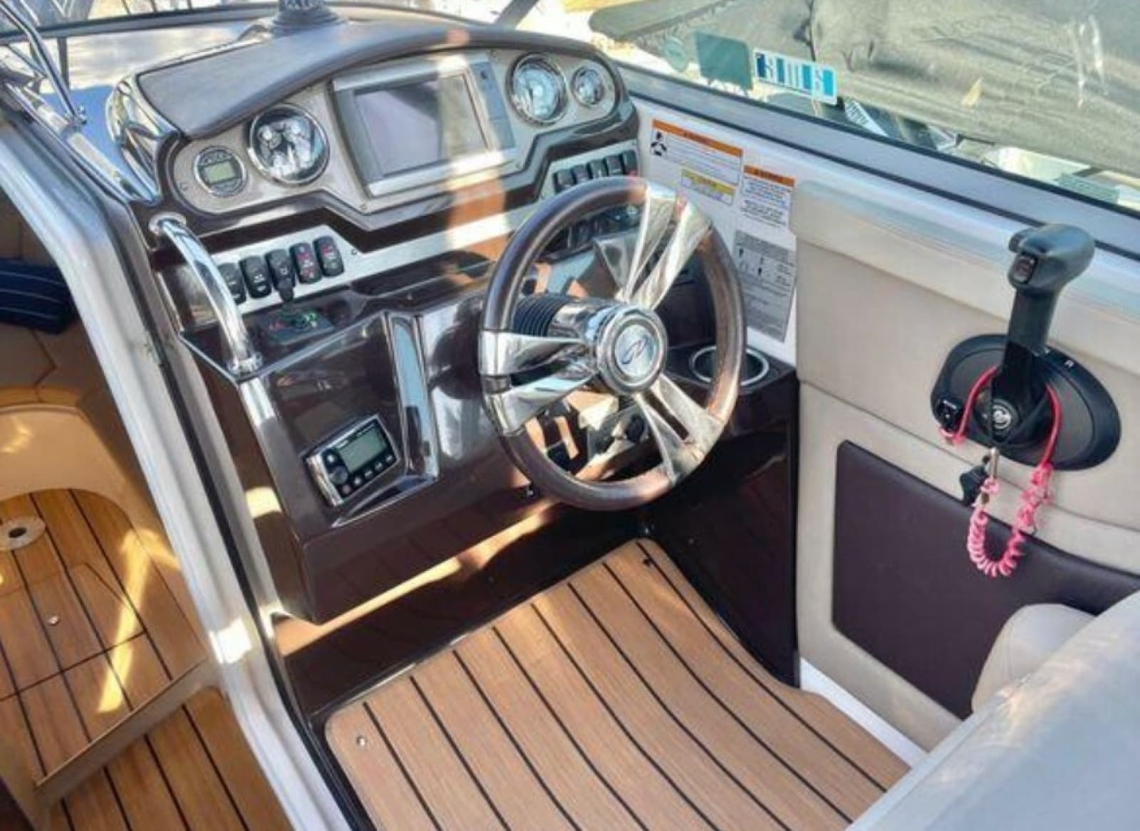 2014 Regal 28 Express - Photo 13
