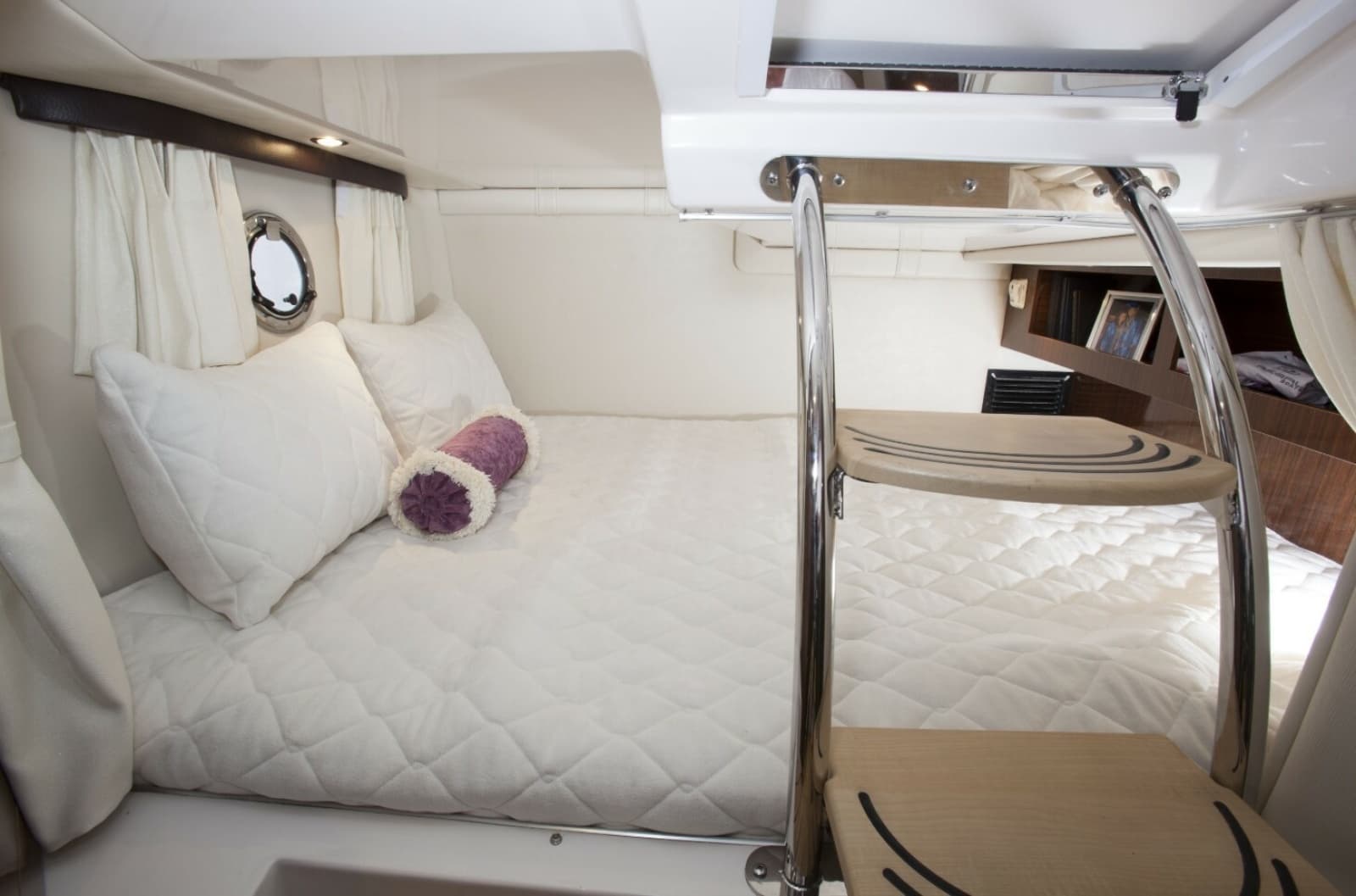 2014 Regal 28 Express - Photo 18