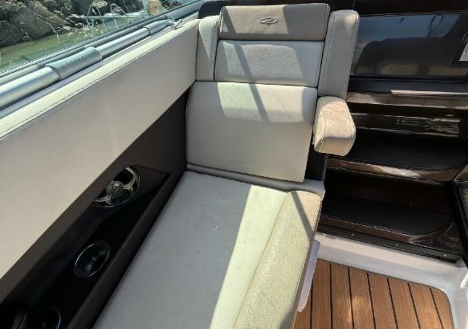 2014 Regal 28 Express - Photo 10