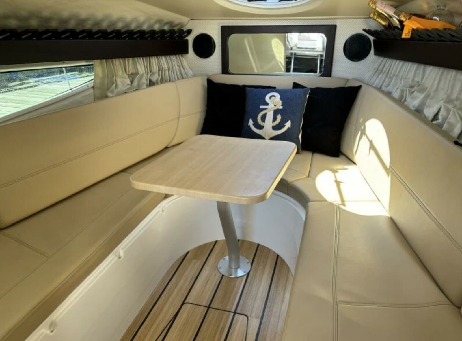 2014 Regal 28 Express - Photo 20