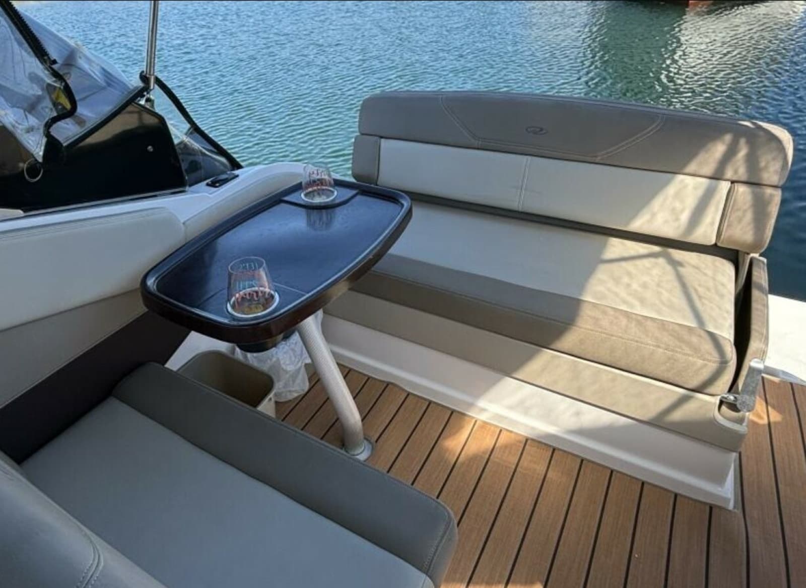 2014 Regal 28 Express - Photo 9