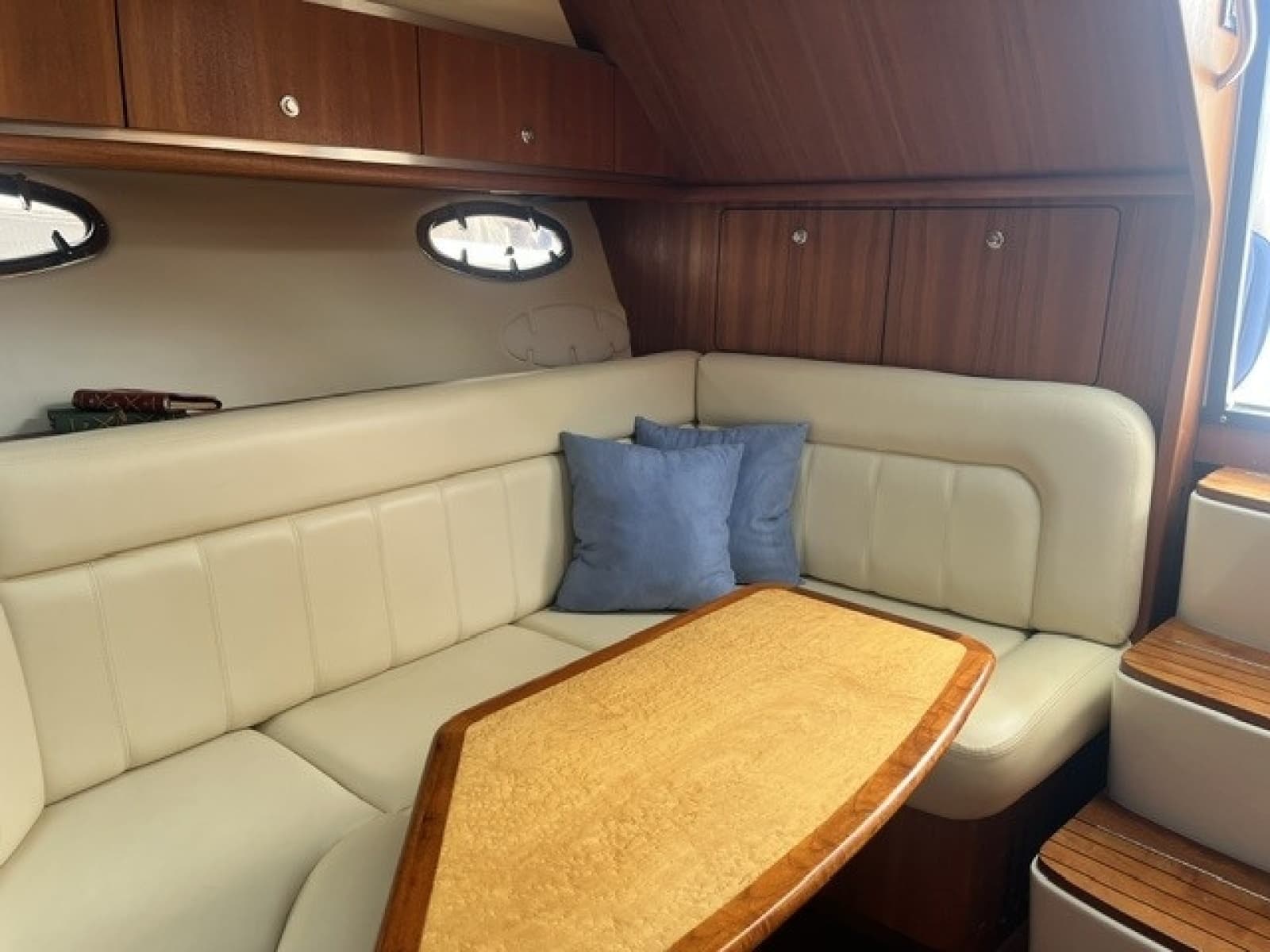 2006 Tiara Yachts 3200 Open - Photo 9