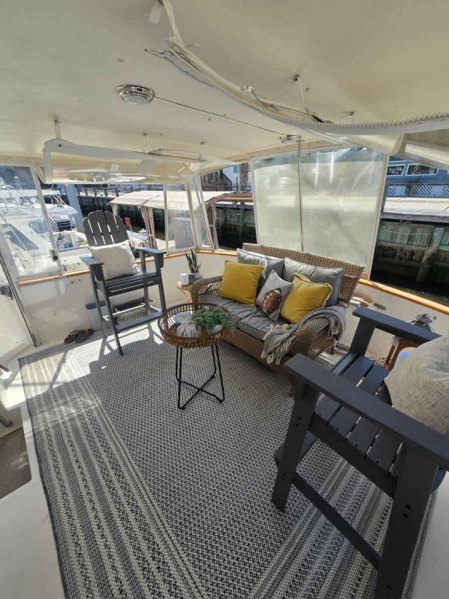 1990 Viking 44 Aft Cabin Motor Yacht - Photo 15