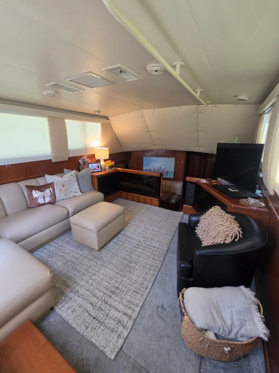 1990 Viking 44 Aft Cabin Motor Yacht - Photo 12